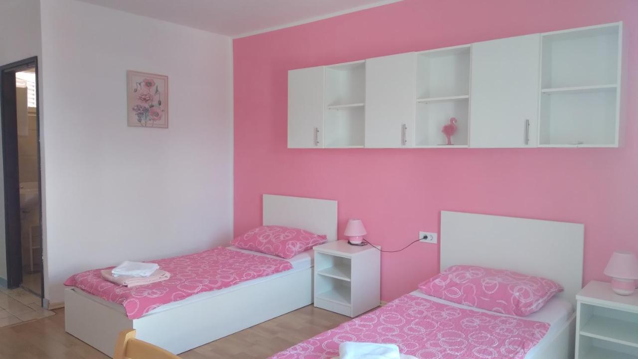 Apartmani "Lorenzo" Novalja Dış mekan fotoğraf