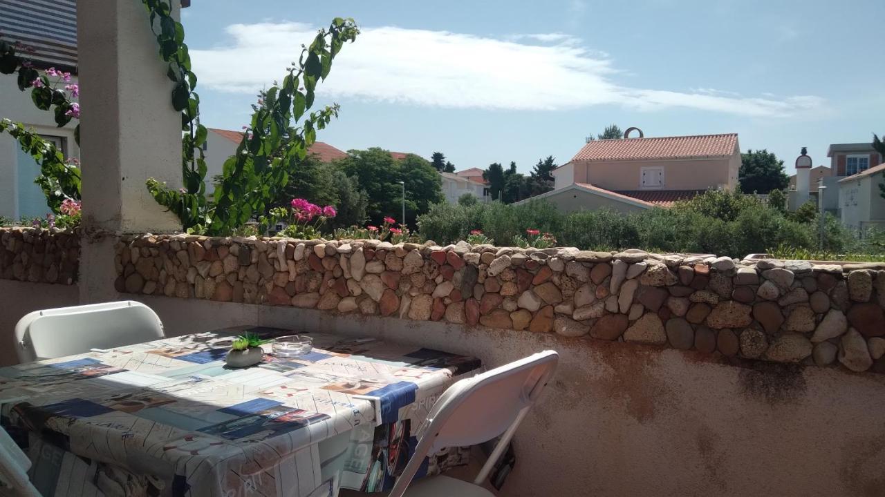 Apartmani "Lorenzo" Novalja Dış mekan fotoğraf