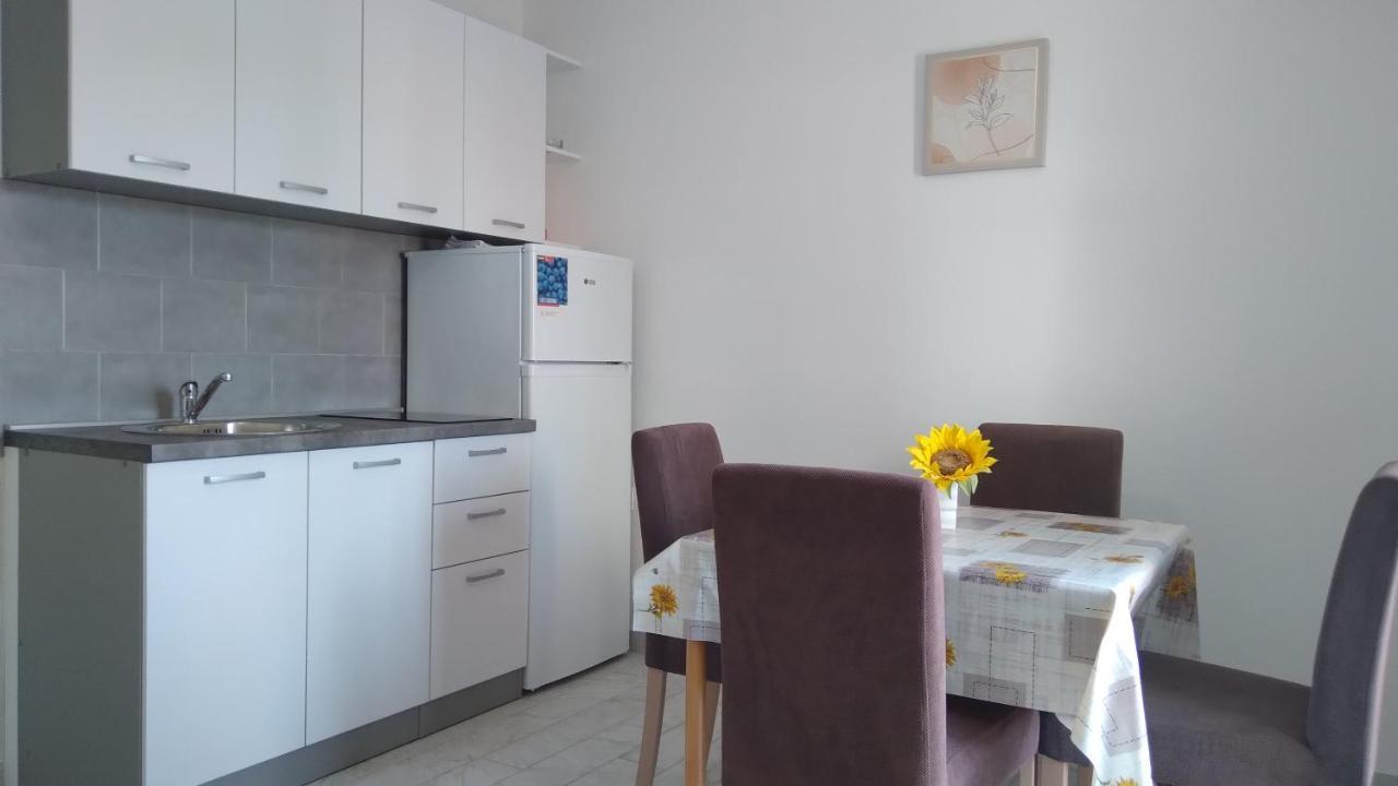 Apartmani "Lorenzo" Novalja Dış mekan fotoğraf