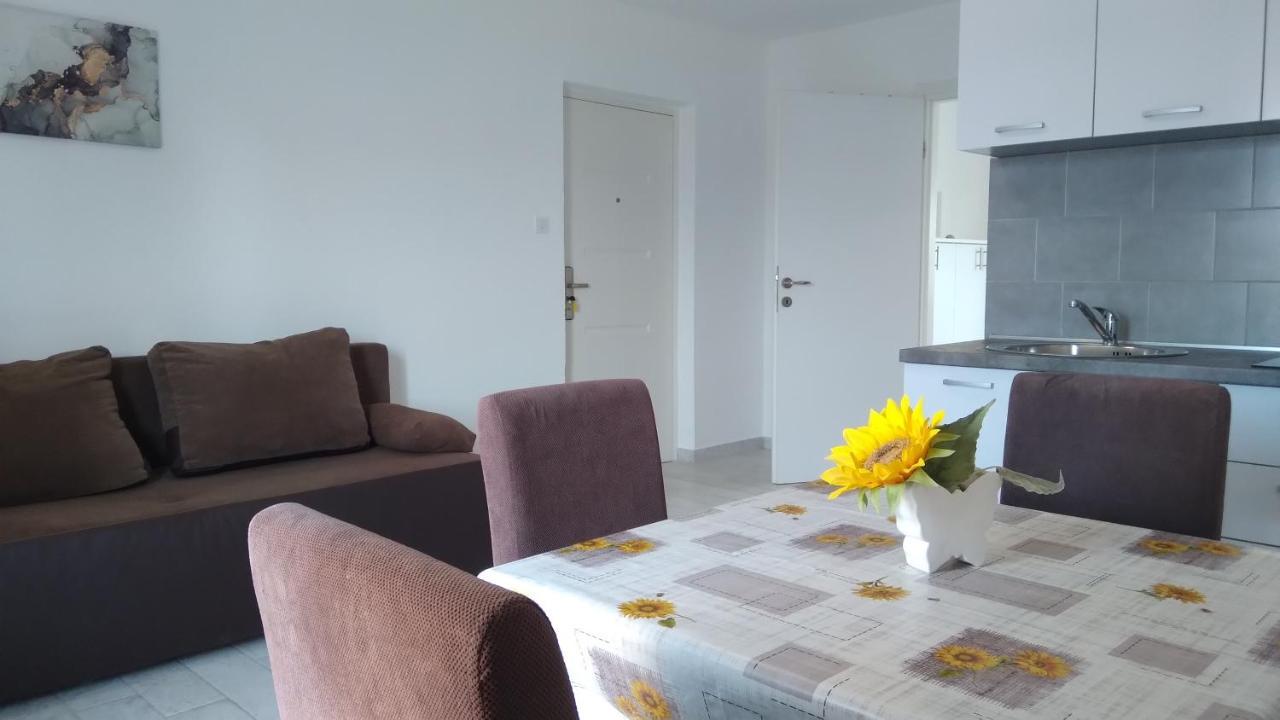 Apartmani "Lorenzo" Novalja Dış mekan fotoğraf